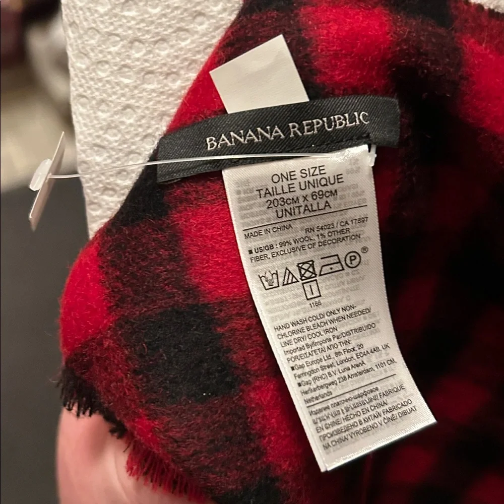 Banana Republic stylish red